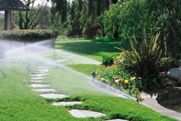 Jardineros en Pamplona y Navarra servicio de instalación de sistemas de riego automático